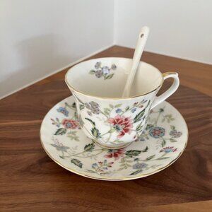 JAPONICA Exceed Bon Set of Three Floral Porcelain Teacups, Saucers and Spoons